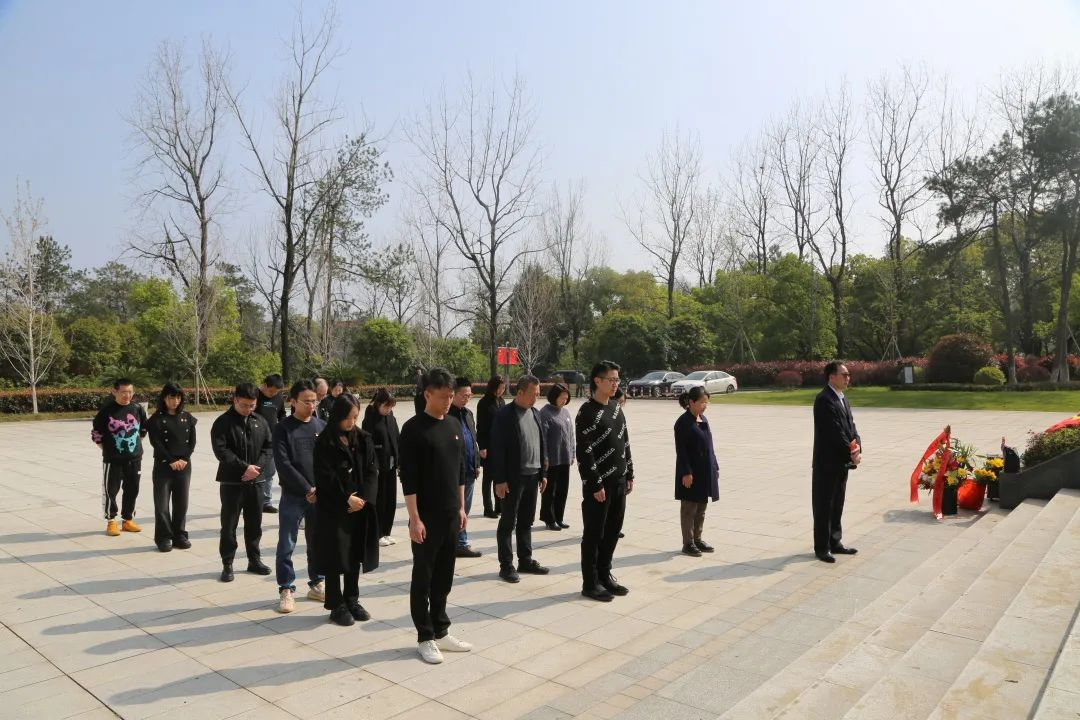 弘揚(yáng)傳統(tǒng)精神，緬懷革命先烈 | 集團(tuán)黨總支開展清明祭掃革命先烈活動